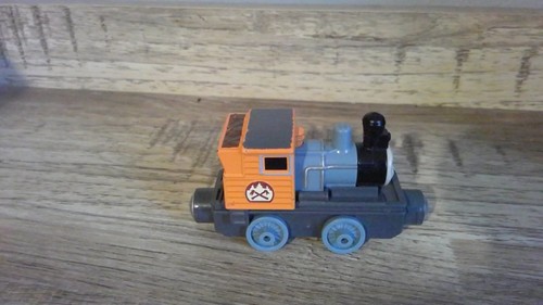 Thomas the Train & Friends Bash Die Cast Metal Take Along Play Toy 2013 Mattel - Picture 2 of 5