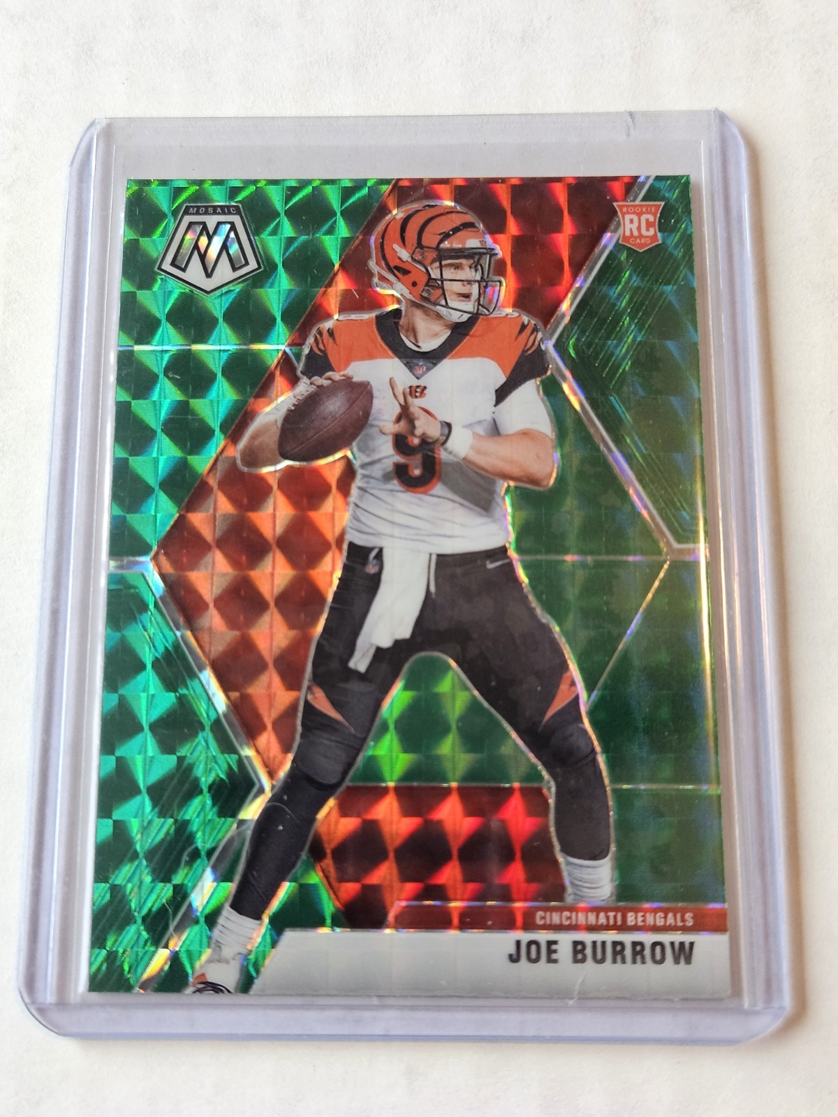 2020 Panini Mosaic - Rookies Joe Burrow #201 Green Mosaic Prizm (RC)