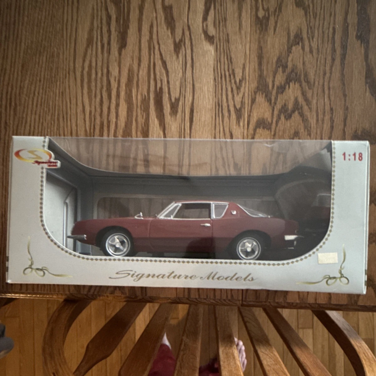 LE342 SIGNATURE MODELS 18101 Voiture 1/18 Studebaker Avanti 1963 rouge