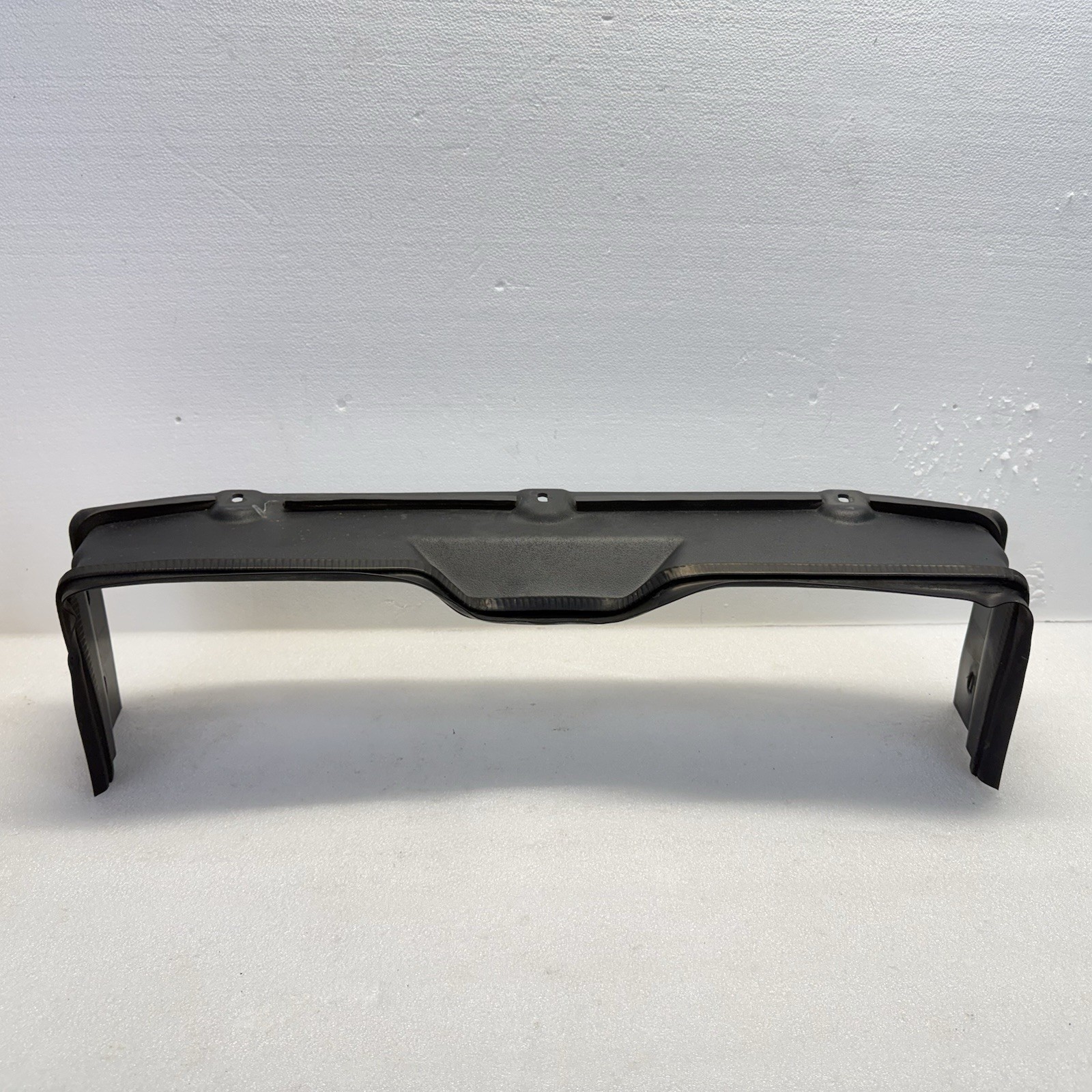 03-08 Maserati Quattroporte M139 Front Bumper Upper Conveyor Trim 67069600 OEM