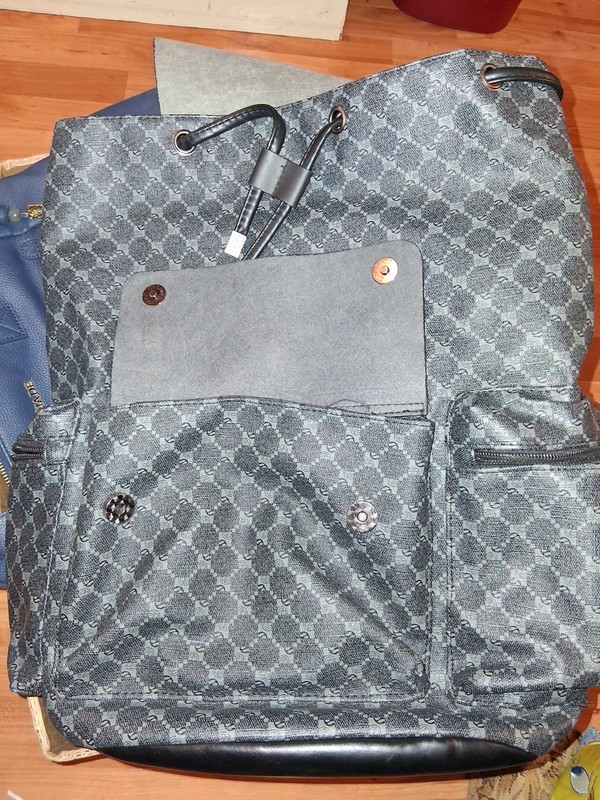 DHgate Backpack Beautiful Grew Design and 3 Outside Pockets