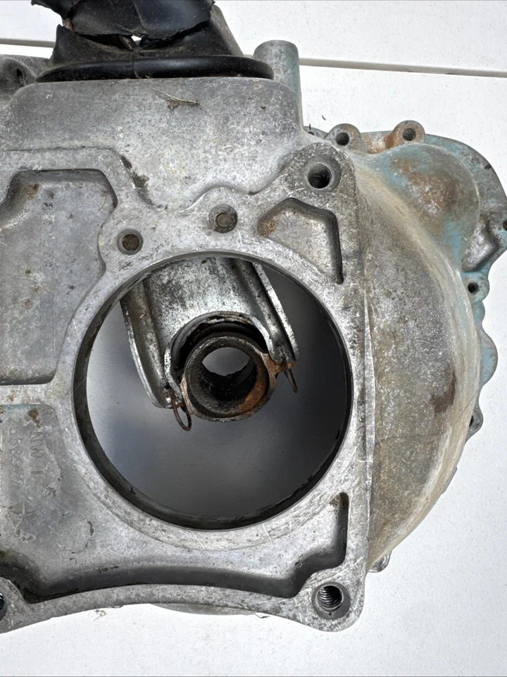 CARGADOR BARRACUDA 1964 1965 1966 67 68 1976 DARDO 6 cilindros carcasa campana manual Foto 3 de 4