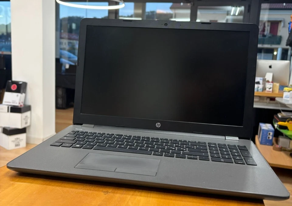 HP 250 G6 15,6'' (Intel Celeron, 256GB ssd) Notebook  - Nero - Immagine 2 di 4