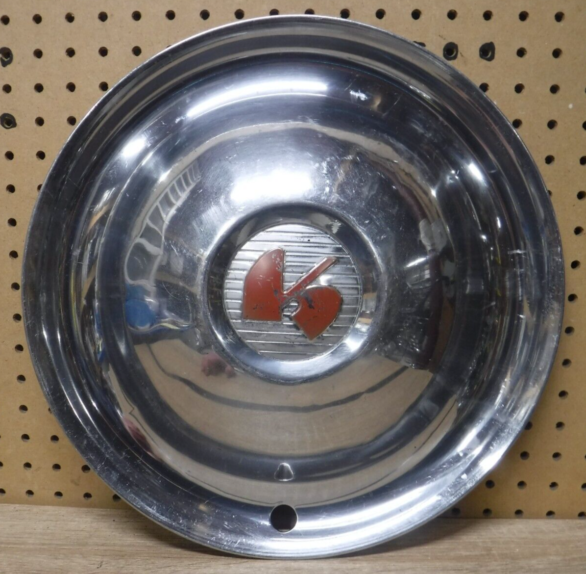 【中古】 Senor Happy Se?orHappy 1951–1954 Kaiser Frazer Manhattan 15” Hubcap Henry J Center Cap