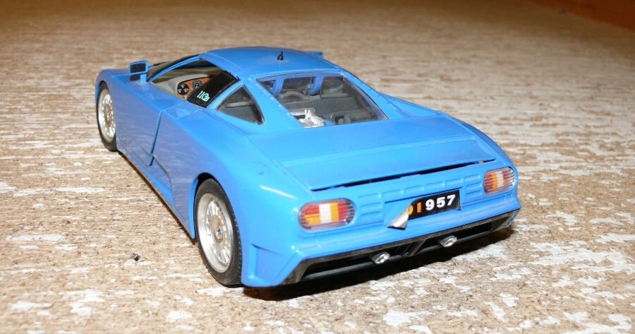 K23 Bburago Bugatti 11 Gb 19911:18 Fensterschaden - Bild 3 von 4