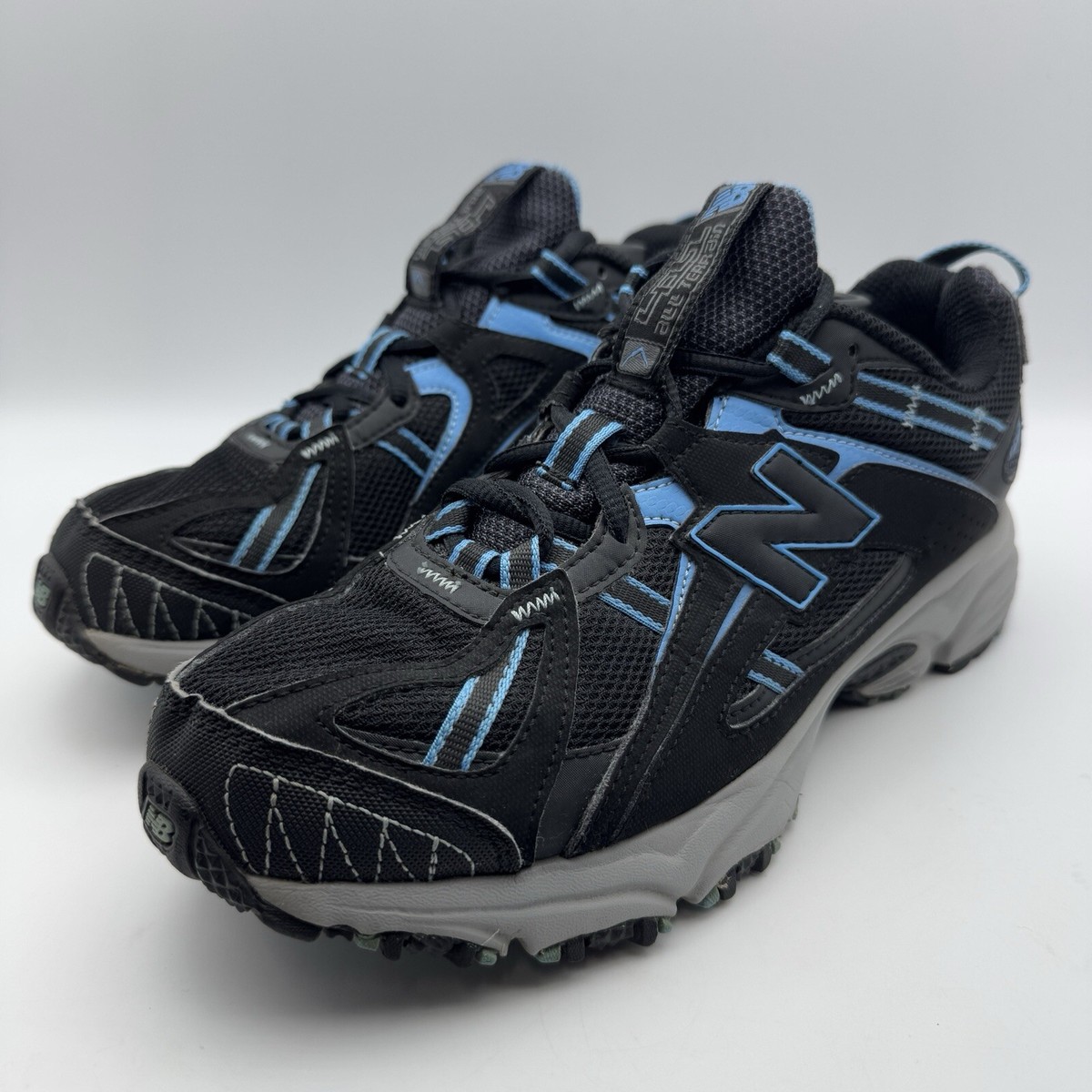 New Balance Womens 411 All Terrain Trail Running Shoes Black Size Lace  Up