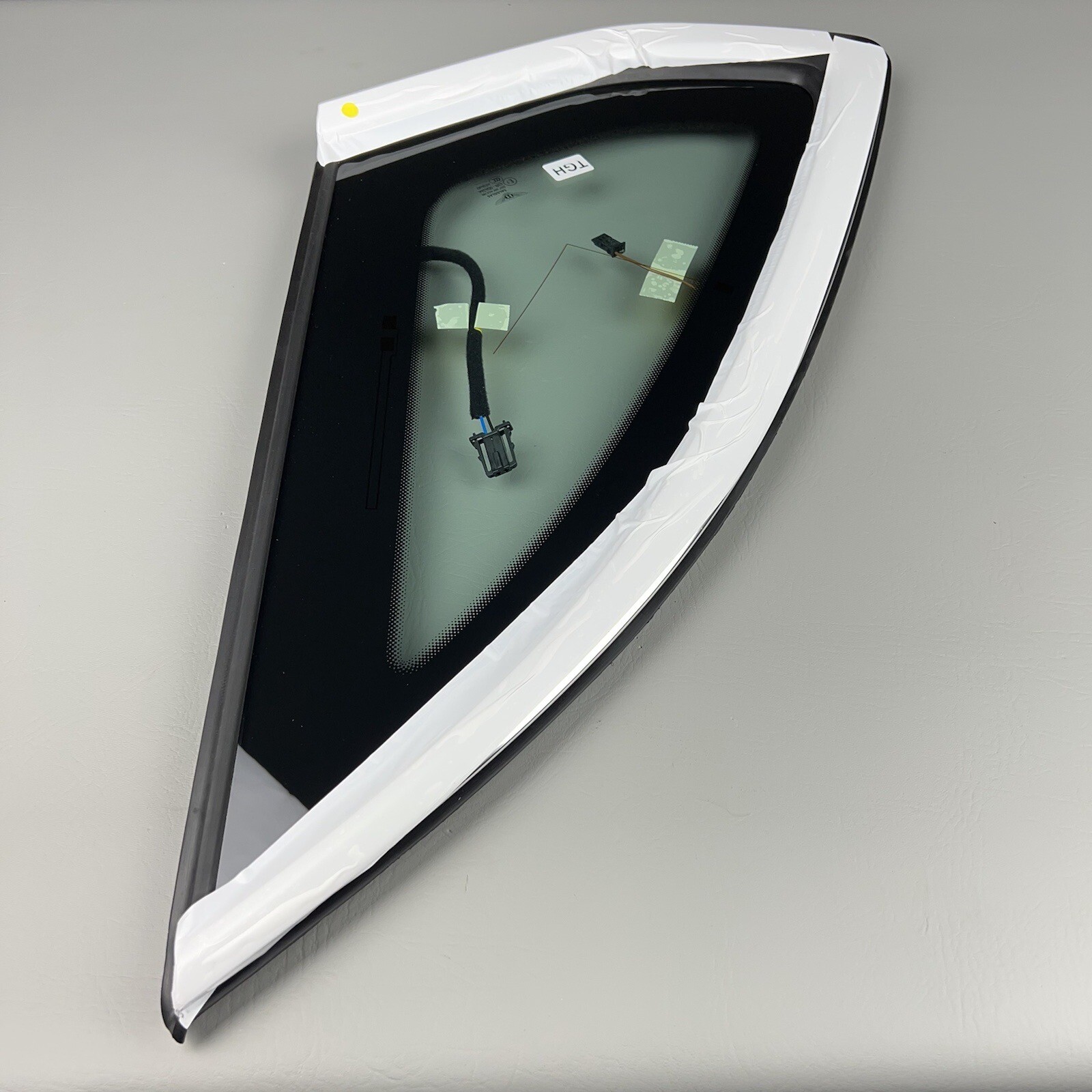 2016-2020 BENTLEY BENTAYGA REAR RIGHT GLASS QUARTER VENT WINDOW CORNER PANEL OEM