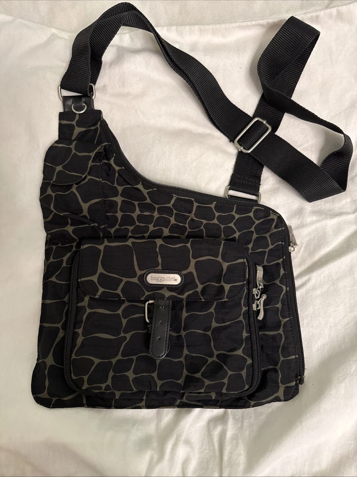 Baggallini Purse Crossbody Green Black zebra  Print Adjustable Zip Closure Nylon