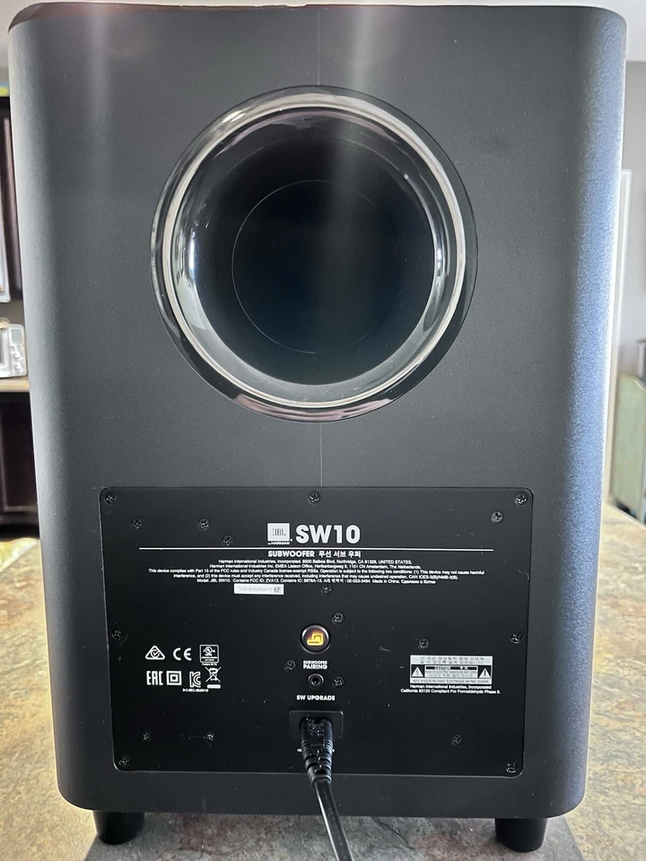 JBLSW 10 剧院低音炮将连接到 JBL 音箱棒“不包括在内” — 第 2/4 张图片