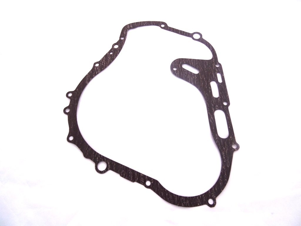 Joint de carter d'embrayage pour préparer le roadtrip en Suzuki DR 750