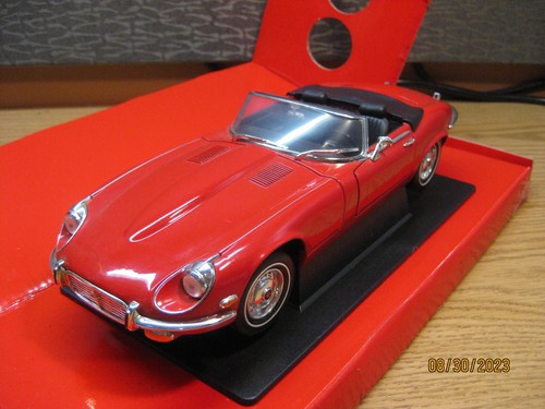 1/18 1971 JAGUAR "E" TYPE IN RED BY YATMING/ROAD SIGNATURE # 92608 - Picture 4 of 22
