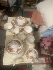 25 PIECES ROYAL ALBERT OLD COUNTRY ROSES TEA SET LARGE TEA POT