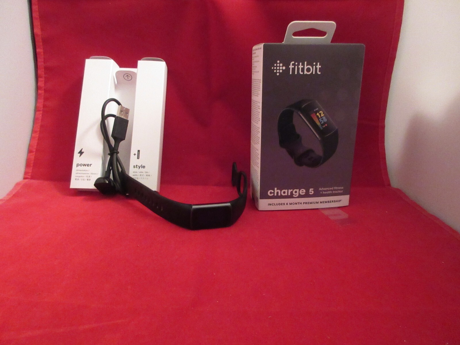 Fitbit Charge 5 Advanced fitness and health tracker Black-image