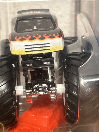 2025 Hot Wheels Monster Trucks Leading Legends Big Foot con auto arancione spedizione gratuita - Foto 3 di 7