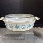 Vintage Pyrex Oval Casserole Dish w/Lid 045 White w/Turquoise Snowflake 2 1/2 Qt