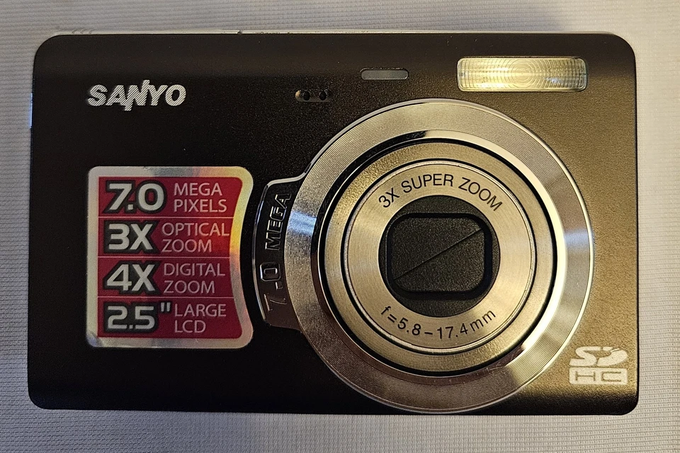 Sanyo VPC T700 7.0MP Digital Camera - Brown Tested Works Needs battery - Image 2 of 4
