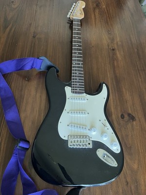 Squier by Fender Affinity Stratocaster Electric Guitar Black w/ Strap & Bag
