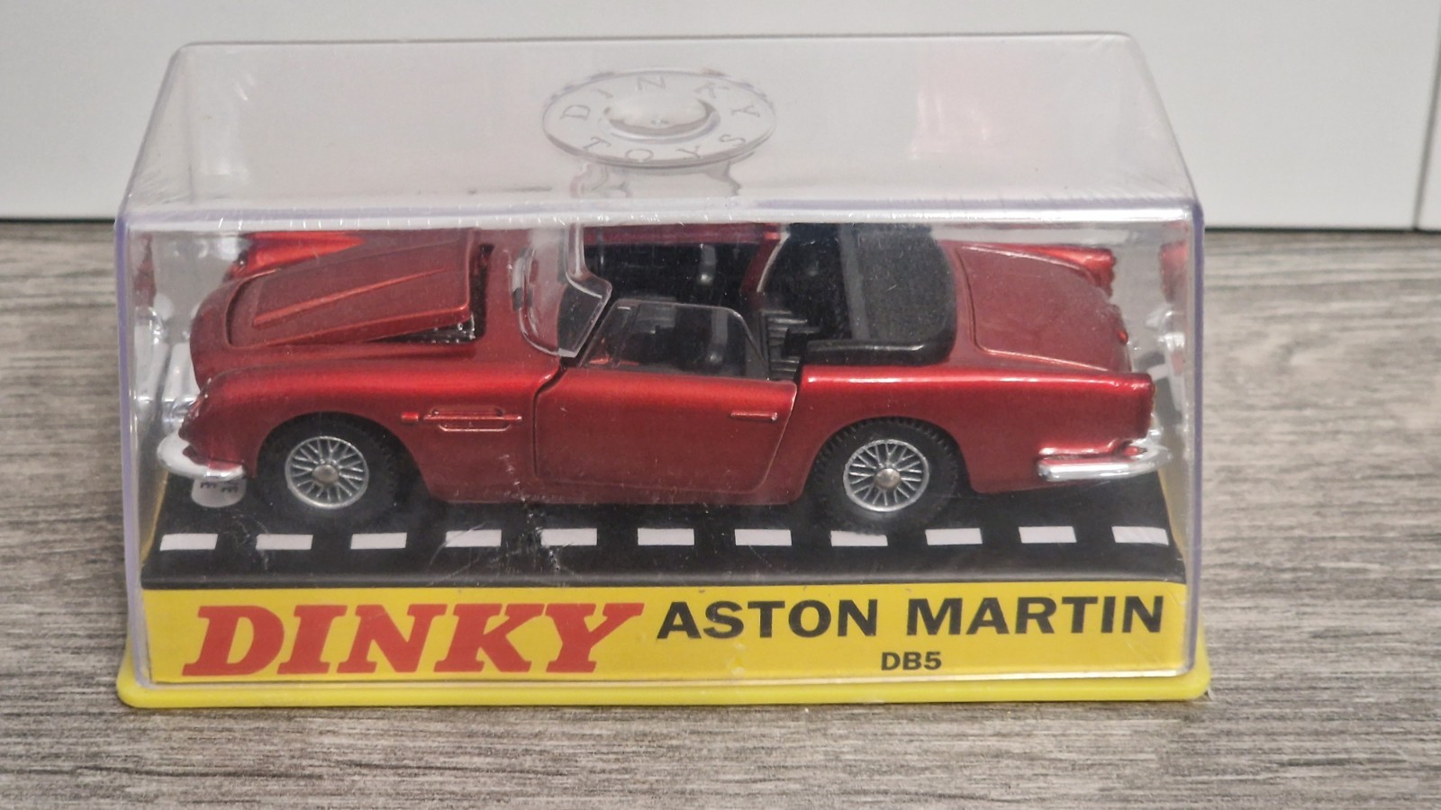 Dinky 110, Aston Martin DB5 - Free Price Guide & Review