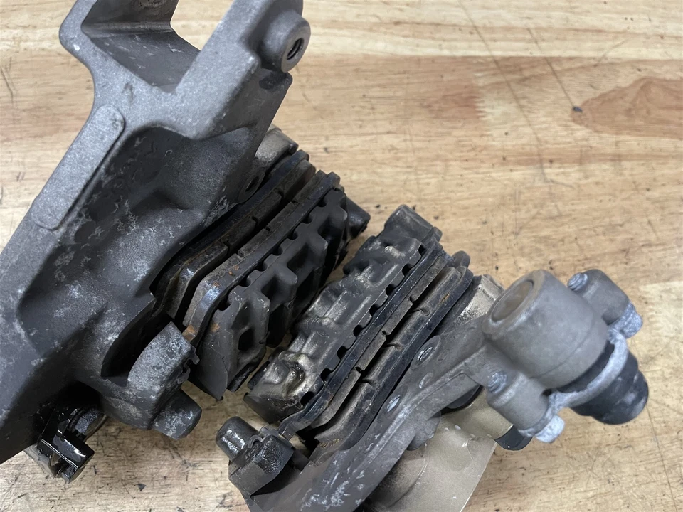 Pinças de freio dianteiras OEM Honda Interceptor VFR800 VFR 800 ABS 04 05 2004 2005 - Imagem 4 de 4