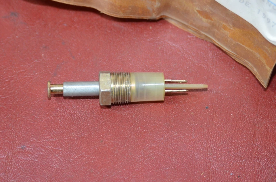 Interruptor de jamba de puerta de camioneta Dodge 1984-1993 Mopar 4373185 caravana B150 B250 B350 nuevo de lote Foto 3 de 4