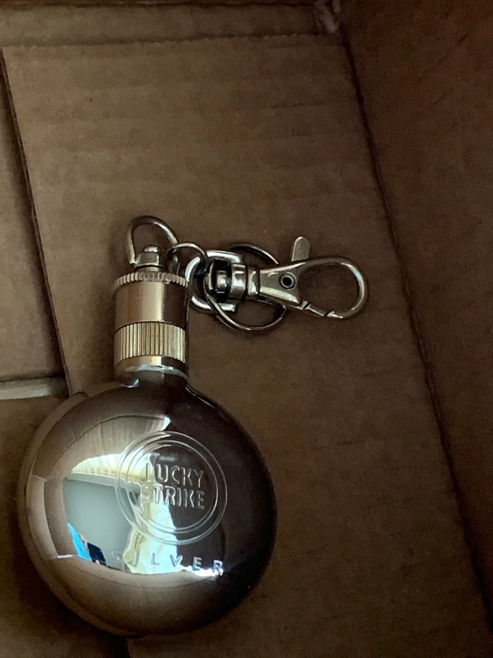 Frasco llavero Lucky Strike rojo plata coleccionable Foto 3 de 4