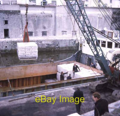 Foto 6x4 Frachtboot Verladung in Charlestown St Austell A Szene von 1973. um 1973