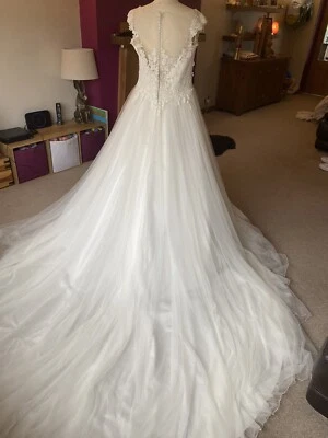 STUNNING JUSTIN ALEXANDER WEDDING DRESS SOFT IVORY CHIFFON LACE BODICE EXDISPLAY - Image 1 of 4