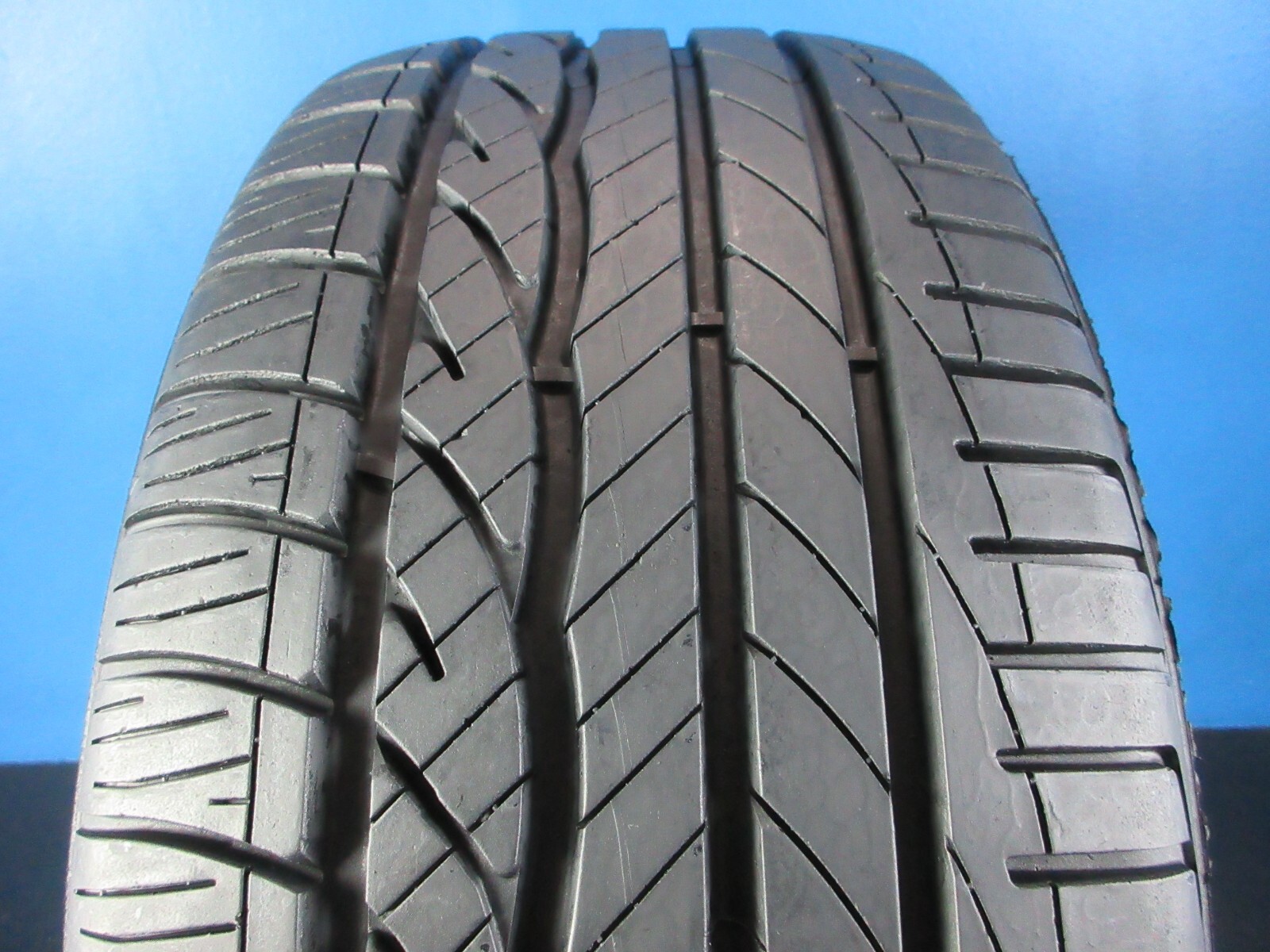 Used Dunlop Conquest Touring 225 40 18 10/32 High Tread No Patch 2373