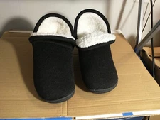 New .Vonmay Ladies sz 8 Blk. House Shoes Faux Fur