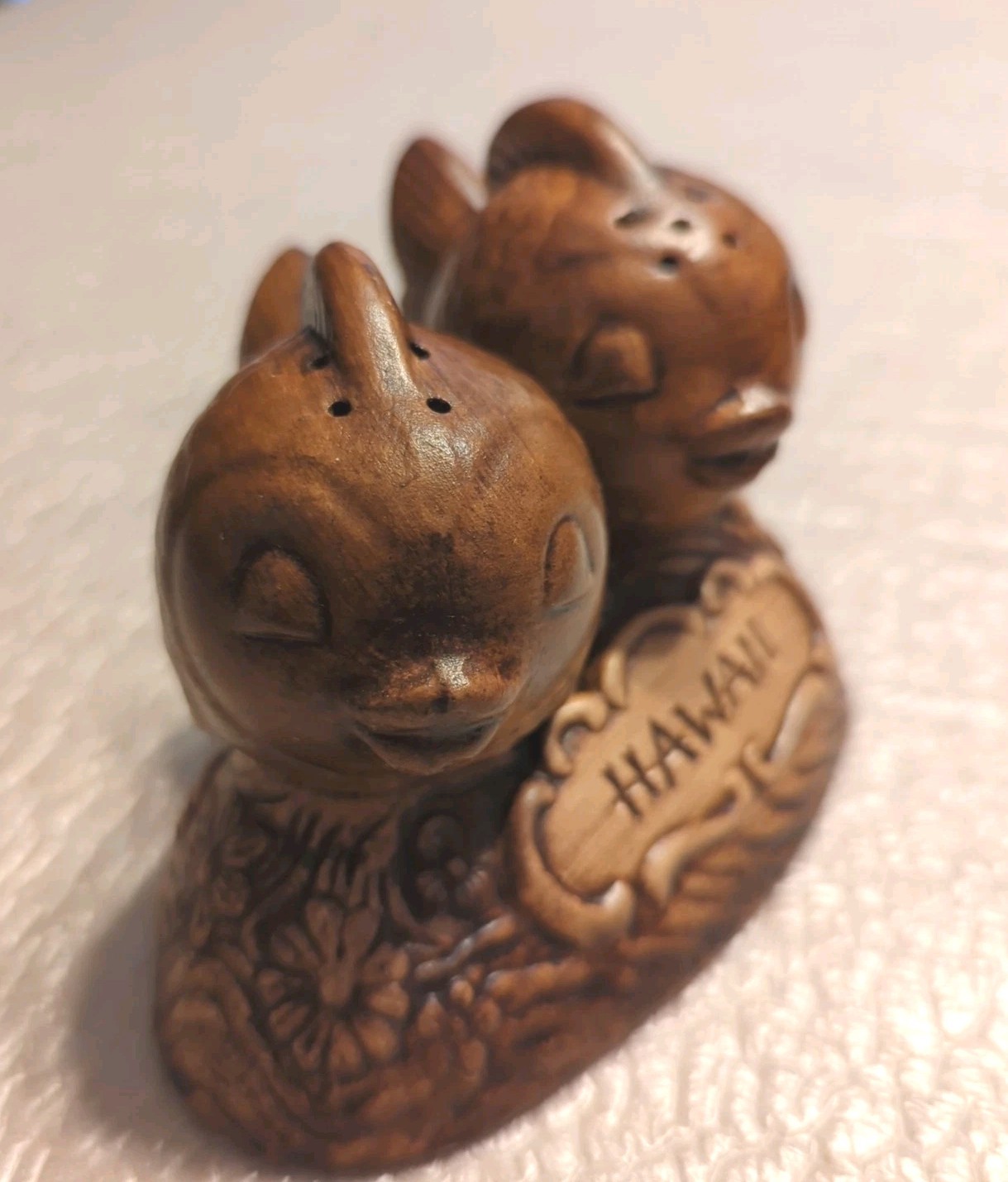 Vintage TREASURE CRAFT Ceramic Salt & Pepper Shakers Hawaii Kissing Fish 