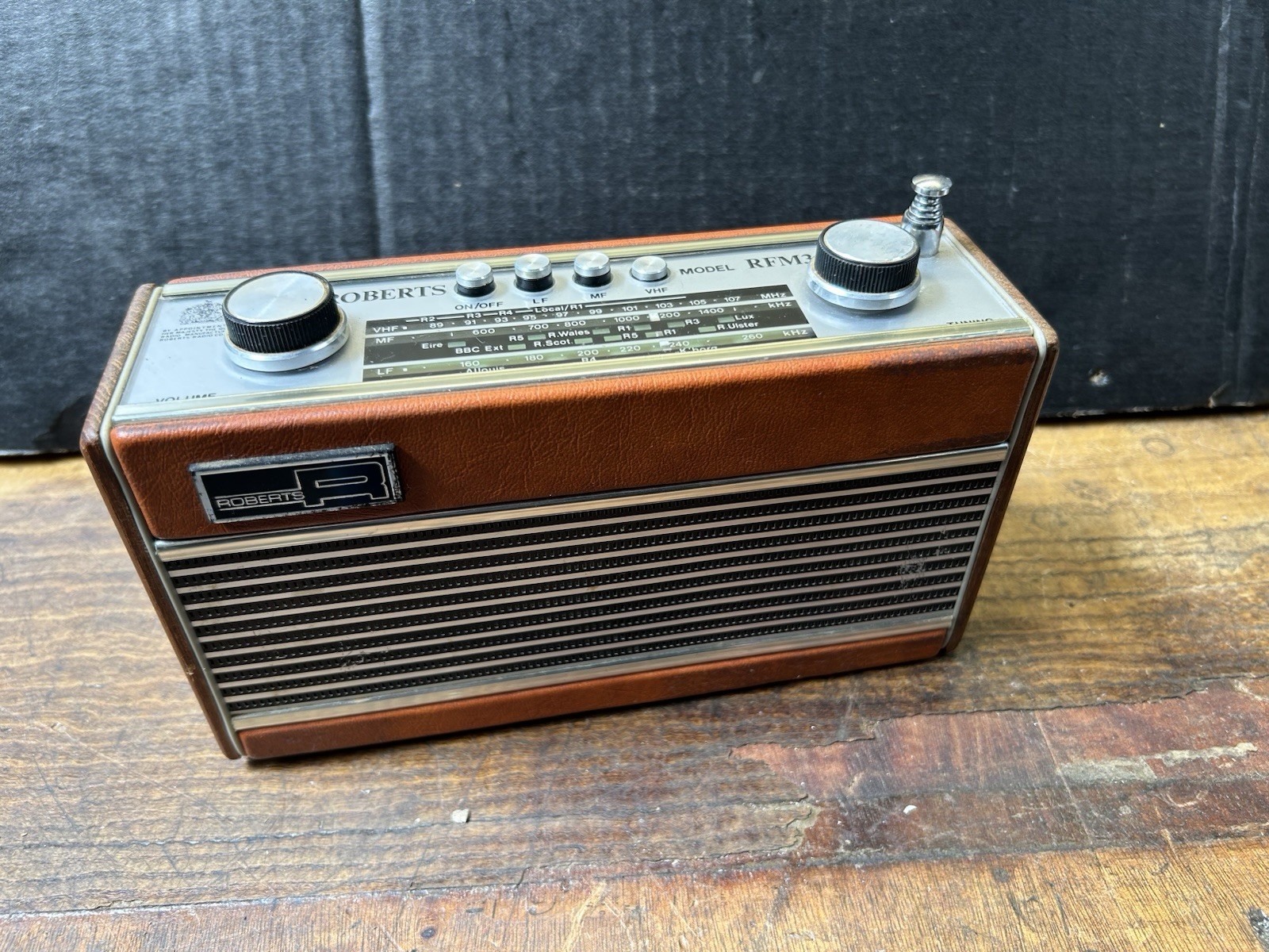 Vintage Roberts RFM3 Portable Transistor Radio – MW LW VHF Bands Not Working
