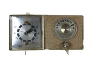 Beige Ivory Vintage 1965 General Electric Model C-403D AM Clock Radio Works