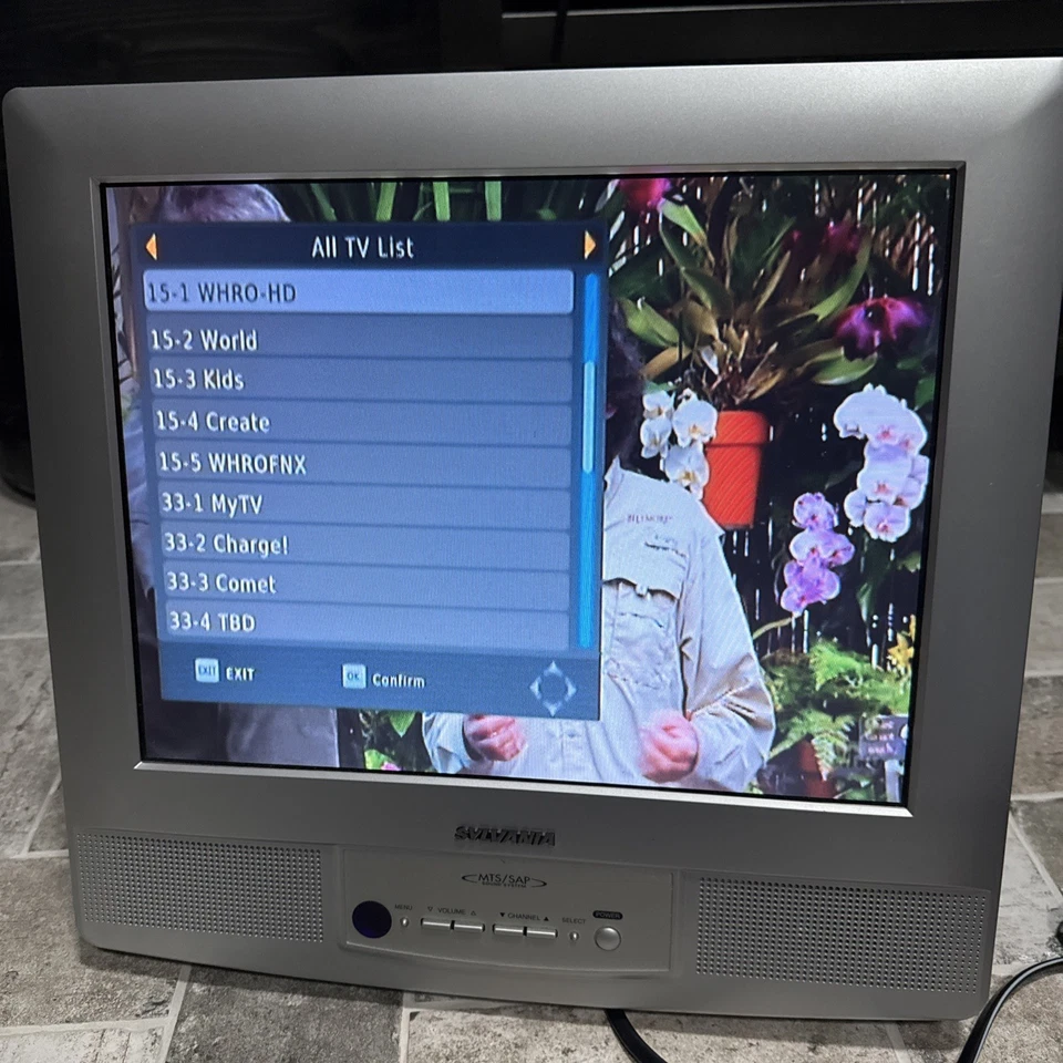 Sylvania 15" LCD Color Gaming TV 6615LE W/STAND - TESTED WORKS GREAT!!! - Image 4 of 4