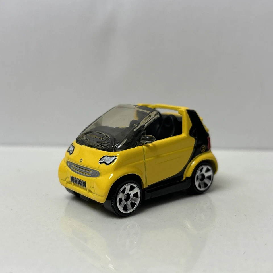 1998-2007 Smart Fortwo Coupe Collectible 1/64 Scale Diecast Diorama Model - Image 4 of 4