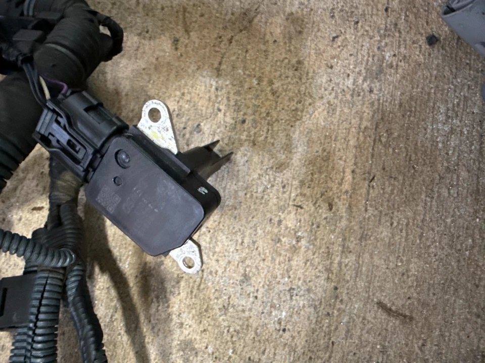 Chicote de fios do motor Toyota Corolla 1.8L 2014-2015 82121-0Z420 fabricante de equipamento original CVT - Imagem 3 de 4