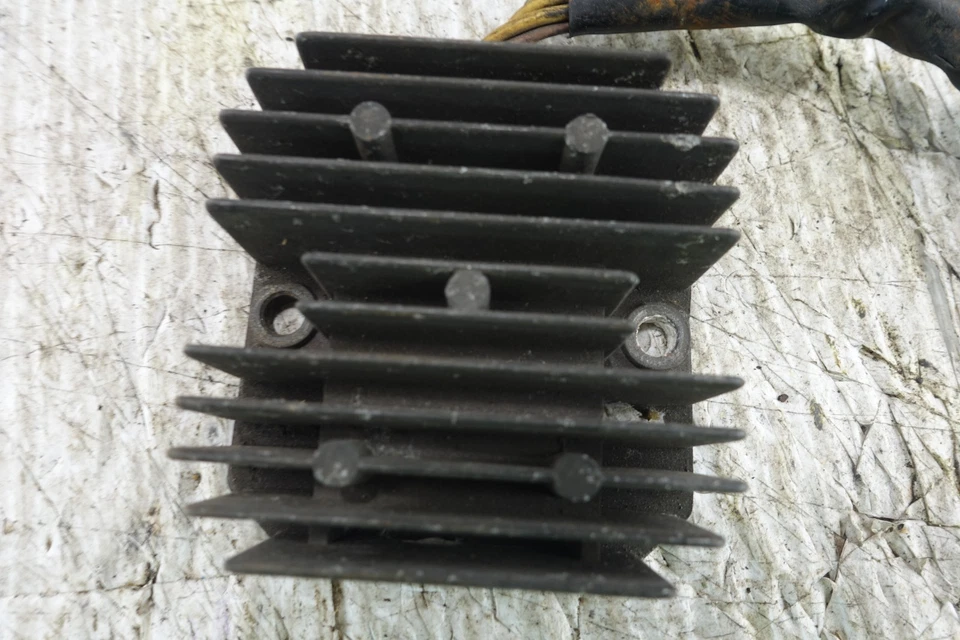 Regulador de voltaje rectificador policía Kawasaki Kz1000p 1995 fabricante de equipos originales probado bueno Foto 3 de 4