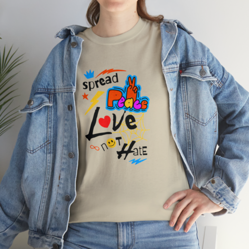 Wie ein Lächeln in bunter Farbenpracht: Das Comic-Shirt 'Spread Love, Not Hate - Bild 1 von 24