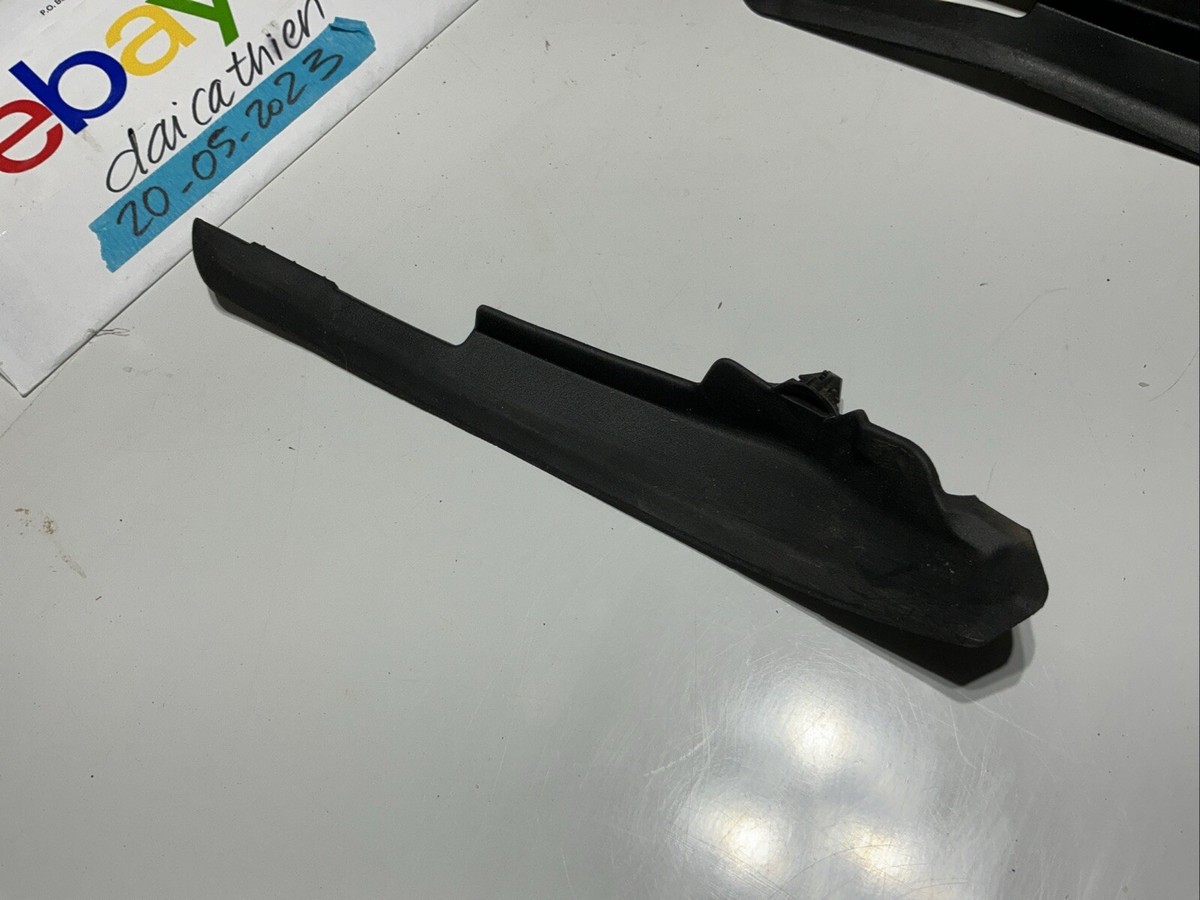 2020-2025 TOYOTA COROLLA FRONT RIGHT FENDER PROTECTIOR SEAL TRIM
