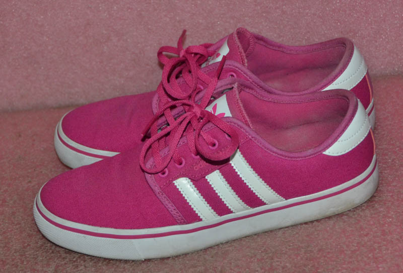 Adidas Sneakers Size 6. Adidas Sneakers Size 6.