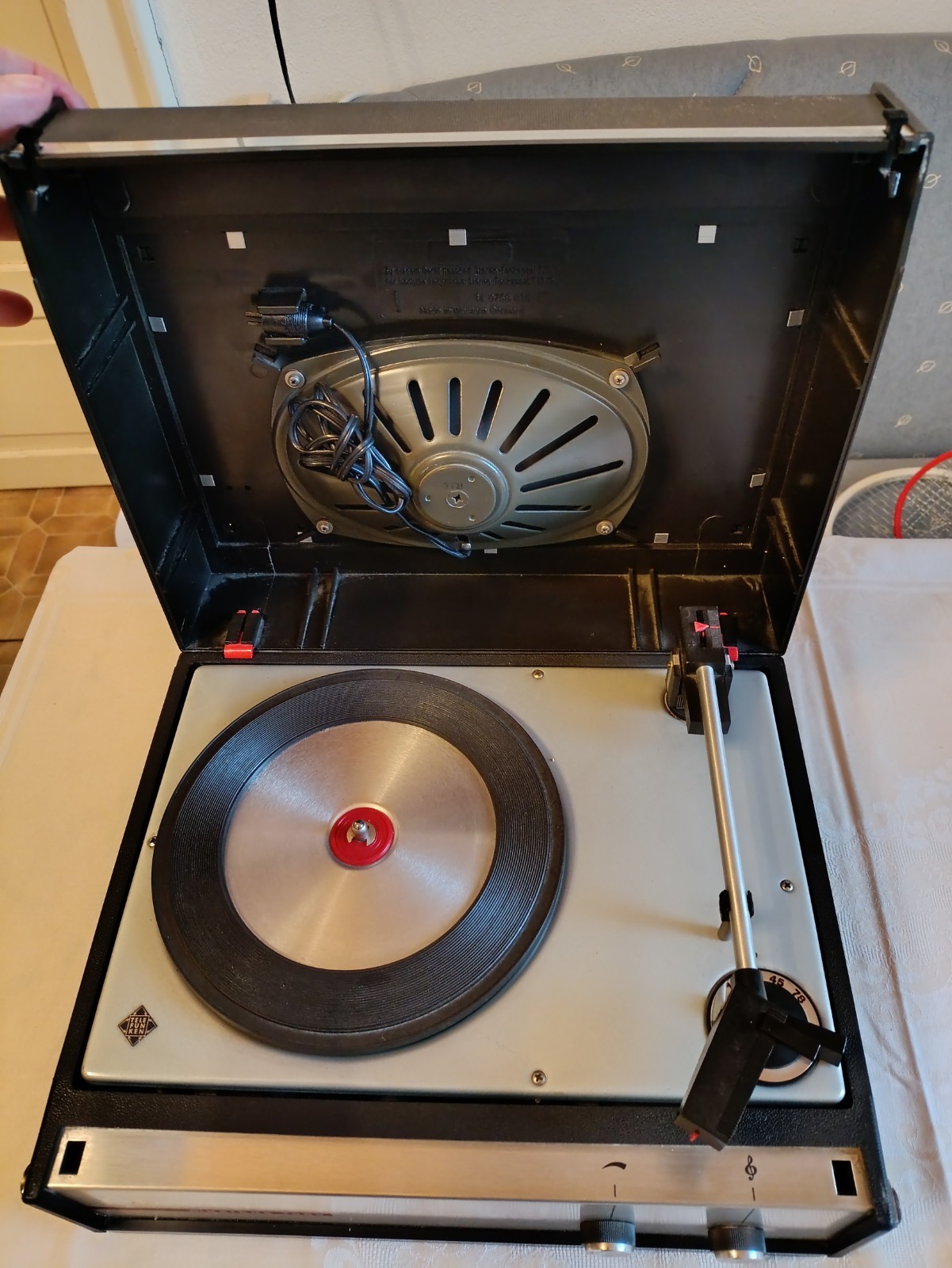 Telefunken Kofferplattenspieler, Musikus 108 V, Plattenspieler mit Lautsprecher,