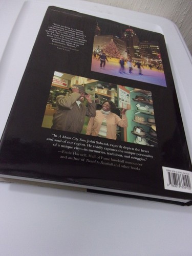 A Motor City Year by John Sobczak 2009 Auto Signed Detroit - Picture 3 of 3