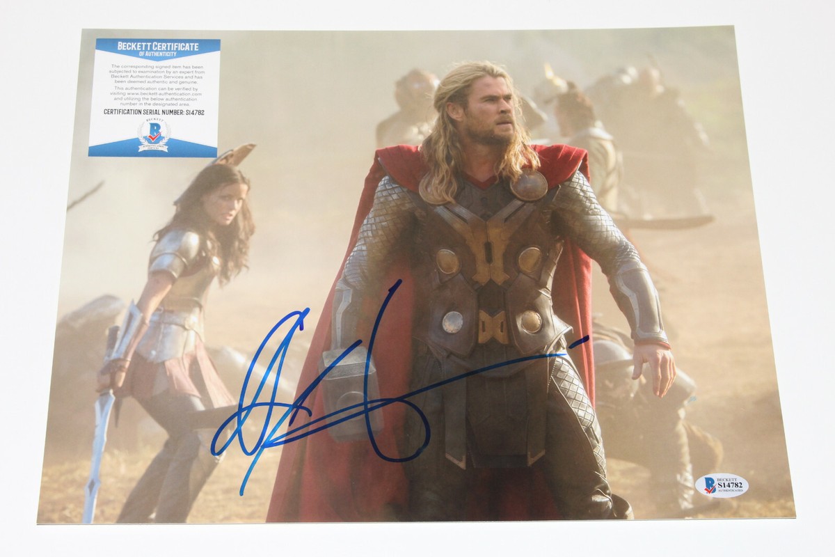 CHRIS HEMSWORTH HAND SIGNED 'THE AVENGERS' THOR 11X14 PHOTO