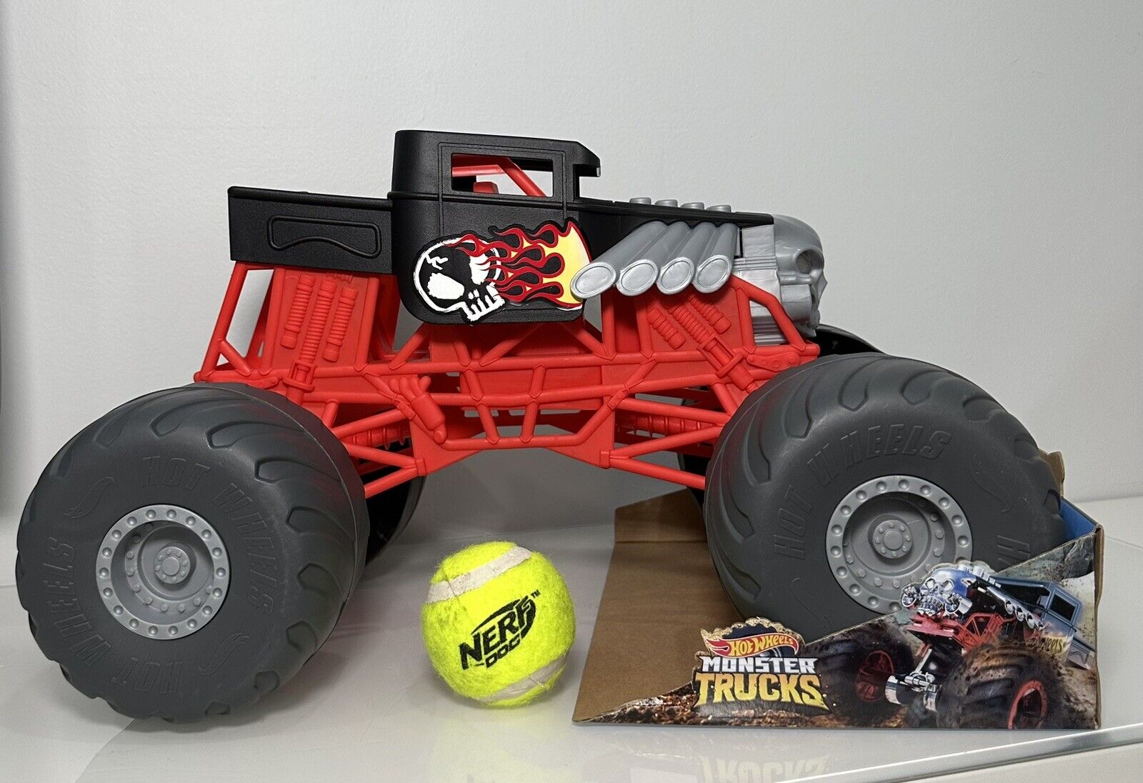 Hot Wheels Monster Trucks 1:43 Scale Light and Sound - Boneshaker – Yummy  Boutique