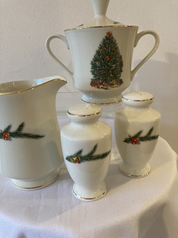 Royal Gallery Japan Christmas Sugar Bowl Creamer Salt Pepper Shakers Holly
