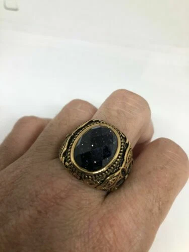 Anelli da uomo in oro in pietra