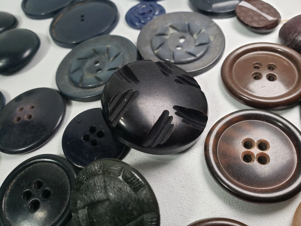 Abrigo Baquelita Vintage Botones Surtido Celuloide, MO Perla, Jet? LOTE de 75+ Foto 3 de 4