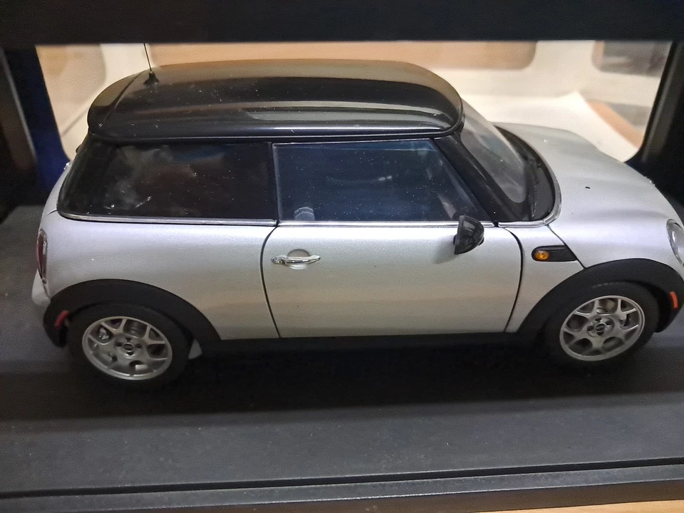 Autoart  Mini Cooper  1/18 - Immagine 4 di 4