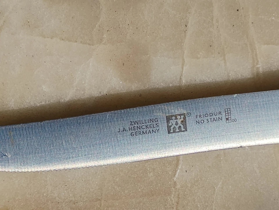 Faca para bife Henckels Friodor sem manchas - Imagem 2 de 4