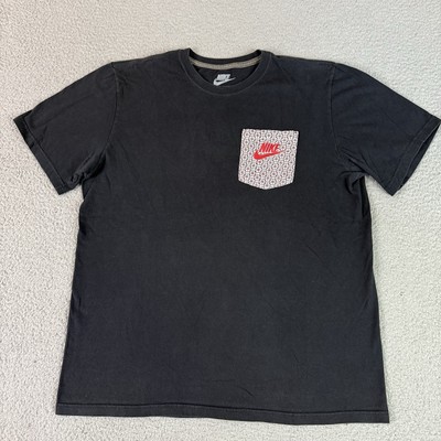 Nike T Shirt Adult XL Black Pocket Logo Cotton Casual Everyday Essential Swoosh