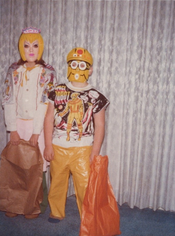 HALLOWEEN DRESS UP COSTUMES BARBIE+ ROBOT VINTAGE AMATEUR FOUND 3x4 PHOTO 1970's